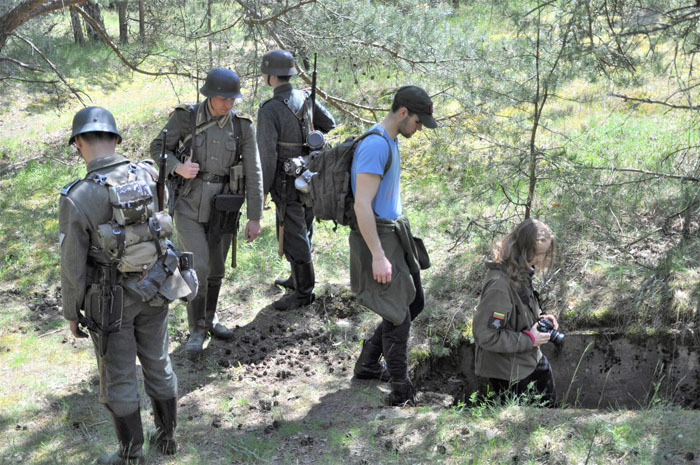 KELIONĖ LAIKU. Patekę į pabūklų aikštelių požeminį bunkerį žygeiviai susipažintų su karių buities elementais. Antano DAUNORO nuotr.