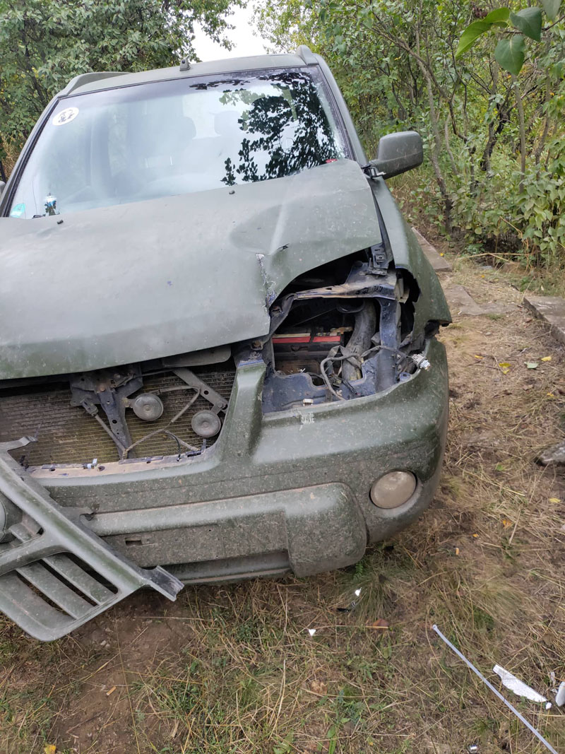 Pirmieji paaukoti automobiliai jau gavę karinį krikštą - apšaudyti.