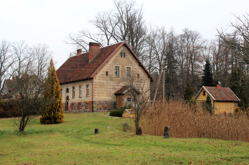 Dvaro gyvenamasis namas, paskutinį kartą rekonstruotas 1819 m., kuriame nuo XIX a. pab. iki šiol įsikūrę miškininkai. Deniso NIKITENKOS nuotr.