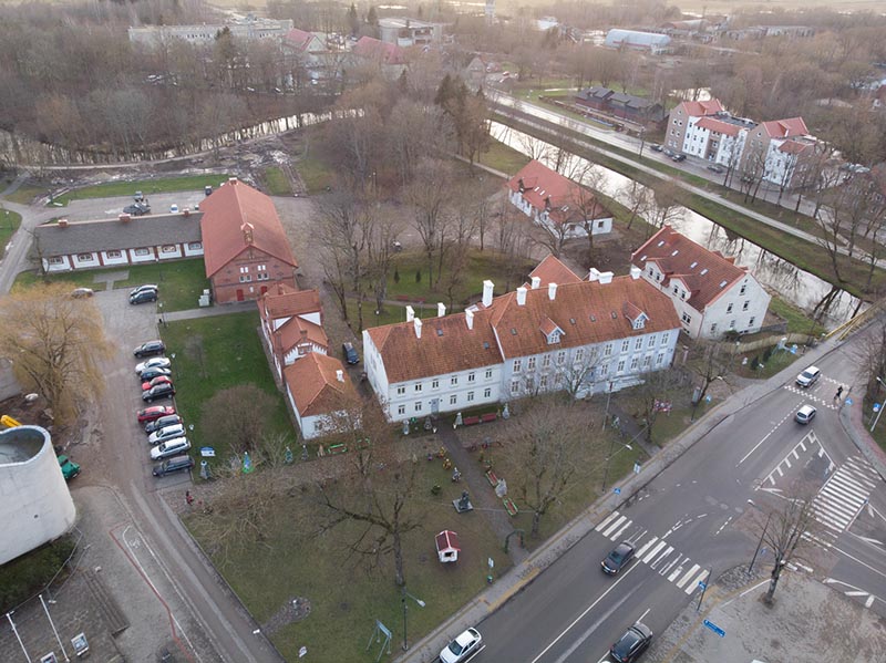 Vieno gražiausių Mažojoje Lietuvoje, muziejumi paversto ir 2015 m. restauruoto Hugo Šojaus dvaro ansamblis.