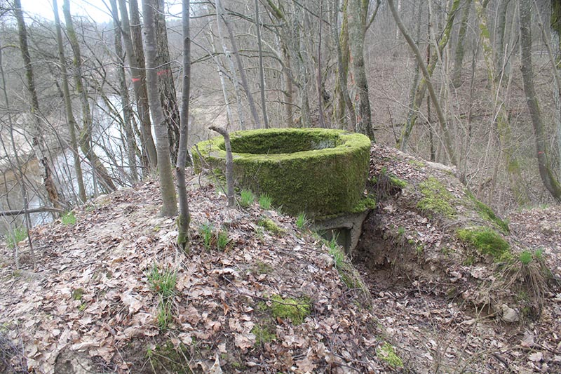 Pirmasis Mėmelio miesto gynybos žiedas driekėsi palei Minijos upę, kurios terasoje iki šiol išlikusi ištisa virtinė Kocho bunkerių. Deniso NIKITENKOS nuotr.