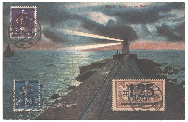 Įrašais „MEMEL“ ir 1922.8.9 data antspauduose paženklintas atvirukas (šiaurinis molas ir Baltasis švyturys) su prancūziškais pašto ženklais. Deniso NIKITENKOS kolekcija.