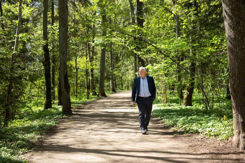 „Mano geros nuotaikos ir geros fizinės savijautos stimuliavimo krūvis – 5 kartus per savaitę įveikti lygiai po 13 500 žingsnių”, – pabrėžia profesorius habil. dr. Albertas Skurvydas.