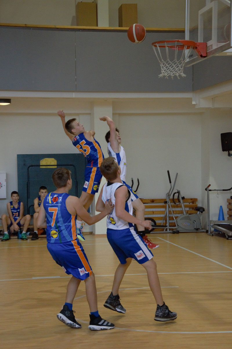 SKAIČIAI. Šešiose skirtingose Klaipėdos sporto salėse varžėsi net 46 komandos.