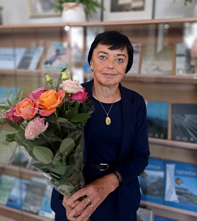 Viktoro Miliūno viešosios bibliotekos vadovė Dalia Greičiūtė apdovanota Neringos savivaldybės medaliu „Už nuopelnus Neringai“. Editos RADZEVIČIENĖS nuotr.