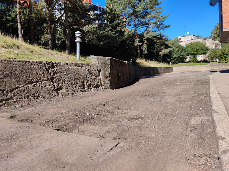 ATSINAUJINS. Gatvių remonto darbai šiuo metu vyksta Nidoje ir Juodkrantėje, o kitą savaitę prasidės ir Preilos gatvės atkarpos remontas. Neringos savivaldybės nuotr.