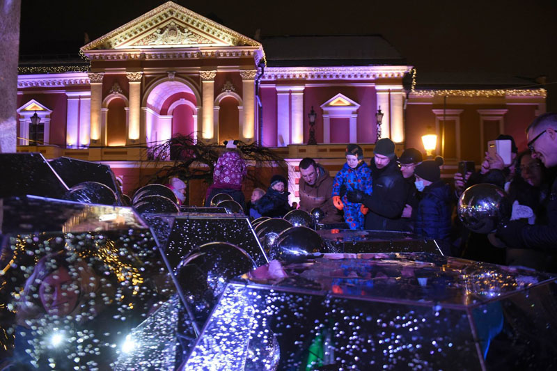 NEUŽGES. Klaipėdos miestas per gražiausias metų šventes taupys. Kaip įprastai šviesu bus tik Teatro aikštėje. Vitos JUREVIČIENĖS nuotr.