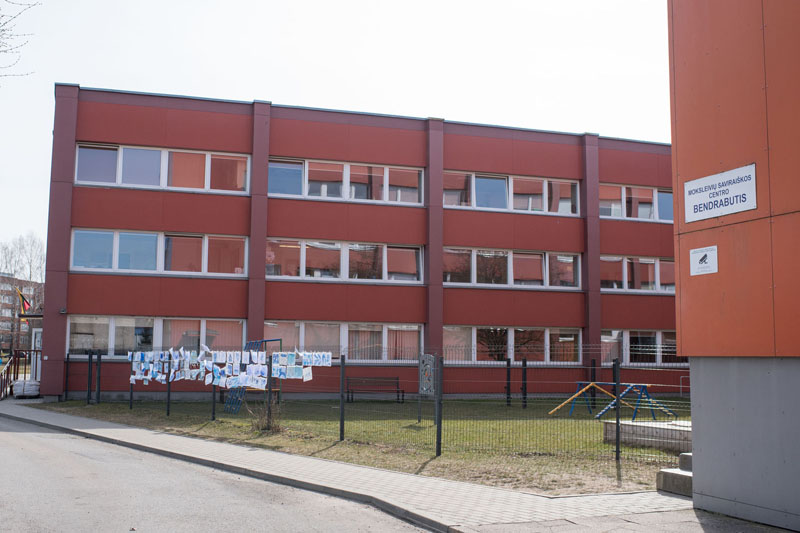 BENDRABUTIS. Smiltelės gatvėje, prie Moksleivių saviraiškos centro esančiame bendrabutyje, šiuo metu gyvena 60 ukrainiečių. 