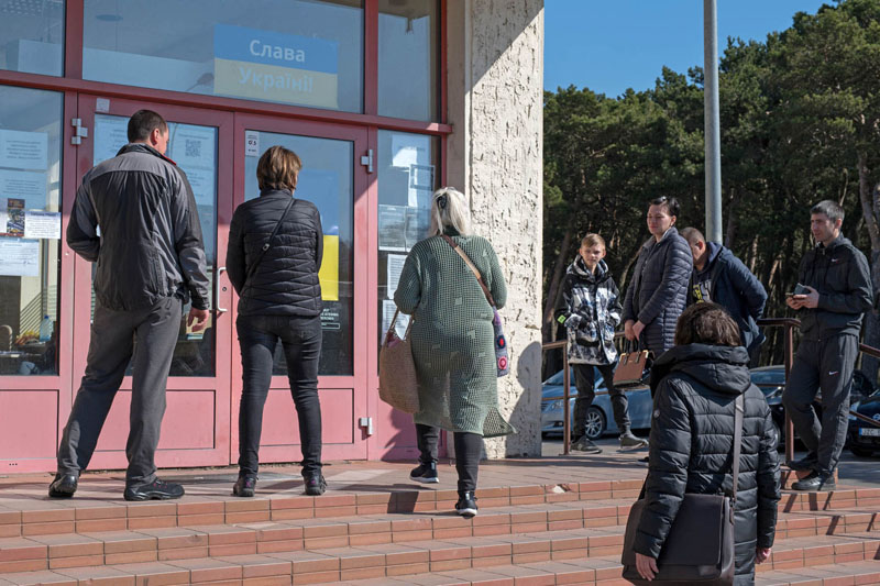 CENTRAS. Už šių neišvaizdžių durų didžiulė gerumo ir tikros draugystės oazė. 