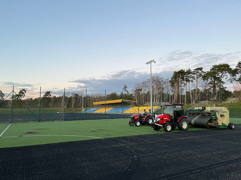 NEKAINAVO. Klaipėdos miesto centrinio stadiono dirbtinės dangos aikštės vejos keitimas iš miesto biudžeto nepareikalavo nė cento - per 301 tūkstantį eurų skyrė Vyriausybė. Pauliaus MATULEVIČIAUS nuotr.