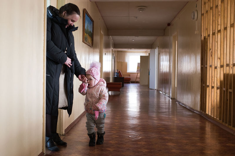 PATIRTIS. Galina su dvejų metų neturinčia dukryte Sofija Charkive tris savaites tūnojo sandėliuke, bijodamos išeiti į lauką. 