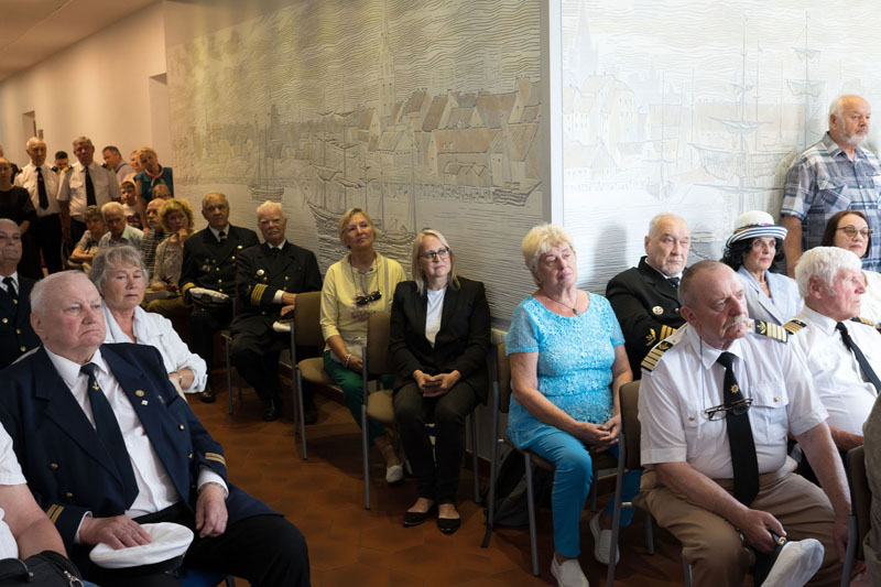 PAGERBĖ. Atėjusieji į iškilmingą ceremoniją pagerbė Sigito Šilerio atminimą. 