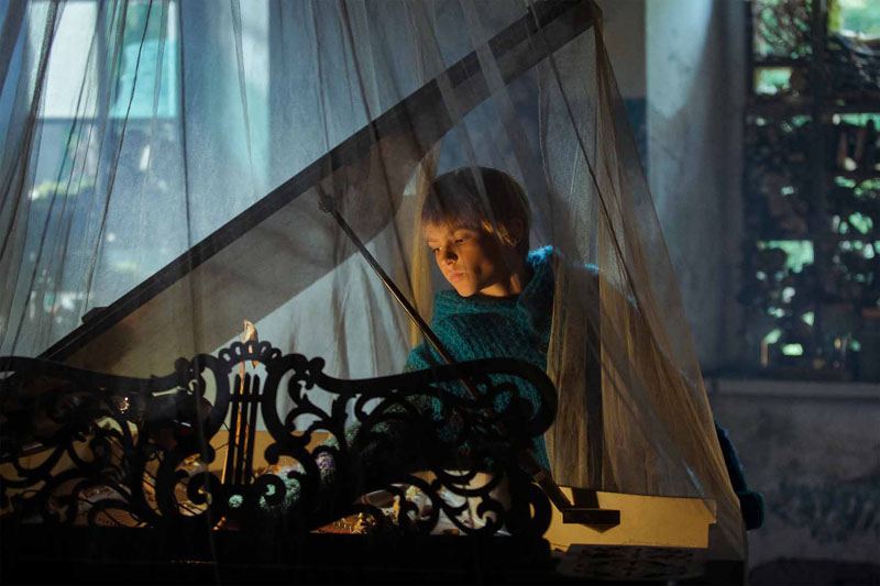 Filmo „Drugelio širdis“ akimirkos.