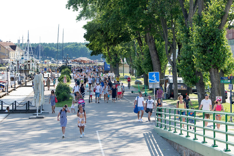 ZONA. Didžioji dalis žmonių čia lankosi eidami į AB „Smiltynės perkėla“ keltą. Taigi ši krantinė yra tarsi tranzitinė zona. Vitos JUREVIČIENĖS nuotr.