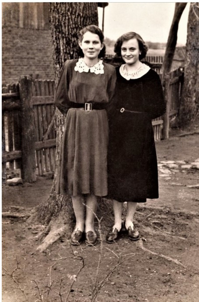 „Kuzinės“ (pusseserės) Irmgard ir Erika Dreižiuose, 1960 m.