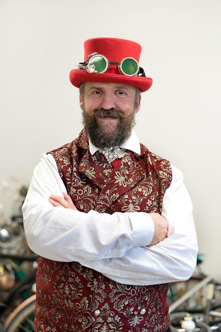 Eugenijus ŠULDIAKOVAS, kūrėjas, steampunk stiliaus atstovas