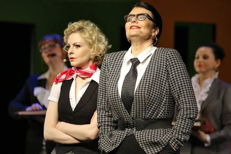 J.Butkytė ir Aurelija Dovydaitienė - F. Loesserio „Kaip prasisukti versle be didelio vargo“. KVMT nuotr.