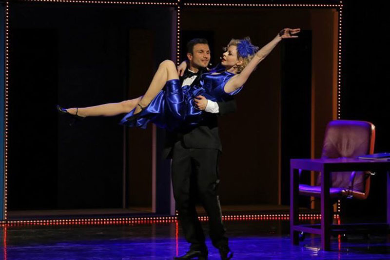 J.Butkytė ir Vaidas Baumila - F. Loesserio „Kaip prasisukti versle be didelio vargo“. KVMT nuotr.