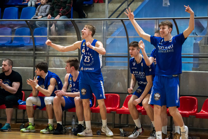 TRŪKUMAS. „Neptūno-Akvaservio“ krepšininkams šį sezoną gerų emocijų trūksta lyg gaivaus oro gurkšnio. Kol kas klaipėdiečiai su 3 pergalėmis Nacionalinės krepšinio lygos turnyro lentelėje žengia paskutiniai. NKL nuotr.