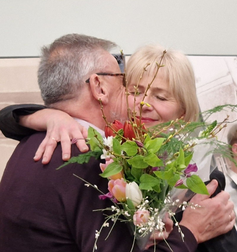 AKIMIRKA. Jaudinanti apdovanojimo ceremonijos akimirka. Šventės dalyvių nuotr.