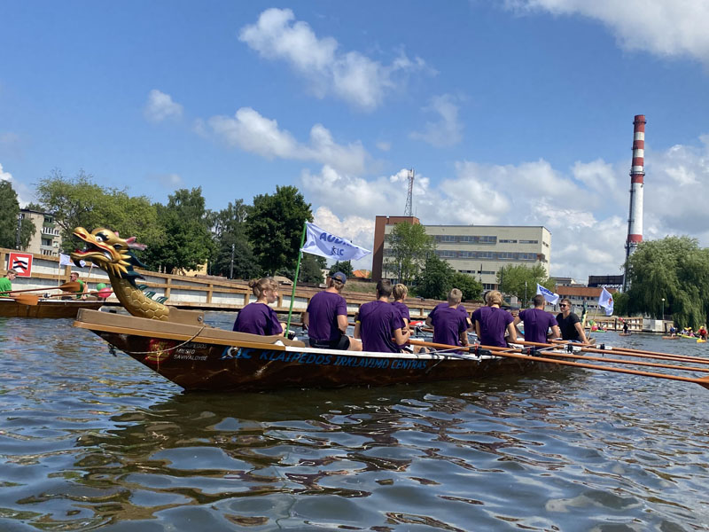 MIELA AKIMS. Žiūrovai mėgavosi vikingų valčių vaizdais. Pauliaus MATULEVIČIAUS nuotr.