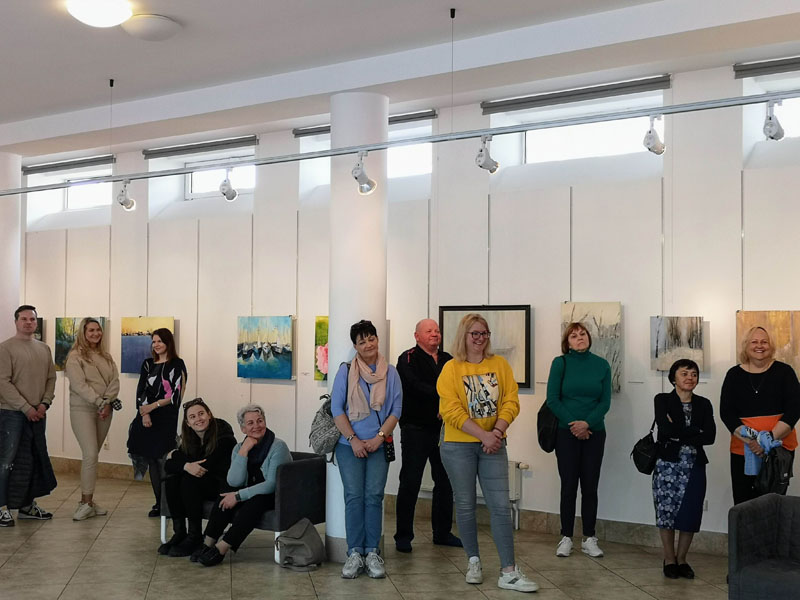 Nidos bendruomenės namuose atidaryta Birštono meno mėgėjų tapybos darbų paroda.