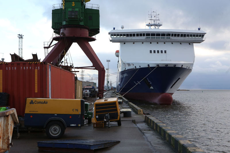 LAIVAS. AB „DFDS Seaways“ keltas „Athena Seaways“, kuriame praktiką atliko trečiakursė laivavedė Rugilė Braslauskaitė ir ketvirtakursis Henrikas Joneckis. 