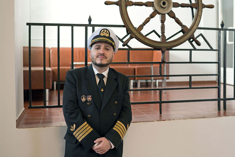 PATIKO. Vienu metu Lietuvos aukštojoje jūreivystės mokykloje trūko dėstytojų, Denisas Legenzovas buvo pakviestas dėstyti. Tai jam labai patiko, tad tikisi, kad vėl pakvies. Anot jo, gali būti, kad iš mamos perėmė norą mokytojauti. Vitos JUREVIČIENĖS nuotr. 