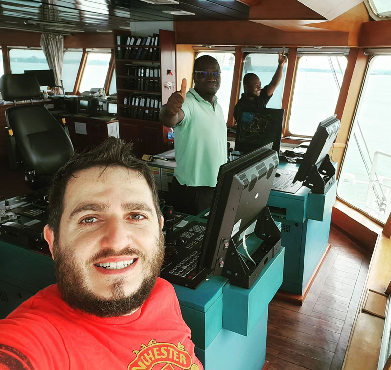 ĮGULA. „Nebėra taip, kaip būdavo prieš 10 metų, kad su afrikiečiais angliškai nesusikalbėtum. Pusė jų netgi mokėsi Europoje“, - pasakojo kapitonas Denisas Legenzovas.