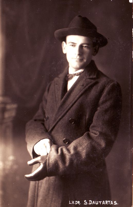L.Dautartaitės tėvas - Stasys Dautartas - Klaipėdoje režisavo operas „Traviata“ ir „Faustas“.