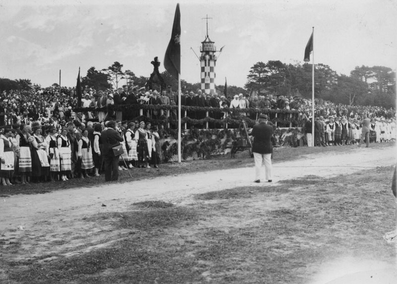 Jūros šventės oficialūs renginiai 1934 m. prasidėjo prie švyturio (kalbą sakė prezidentas Antanas Smetona), o vėliau kilometrinė eisena keliavo link dabartinės Liepų g. MLIM archyvai.