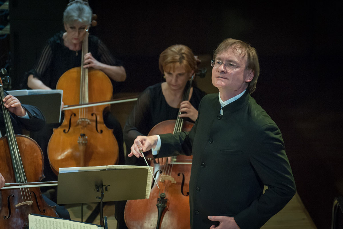 R.Šervenikas ir KVMT orkestras. Olesios Kasabovos nuotr.