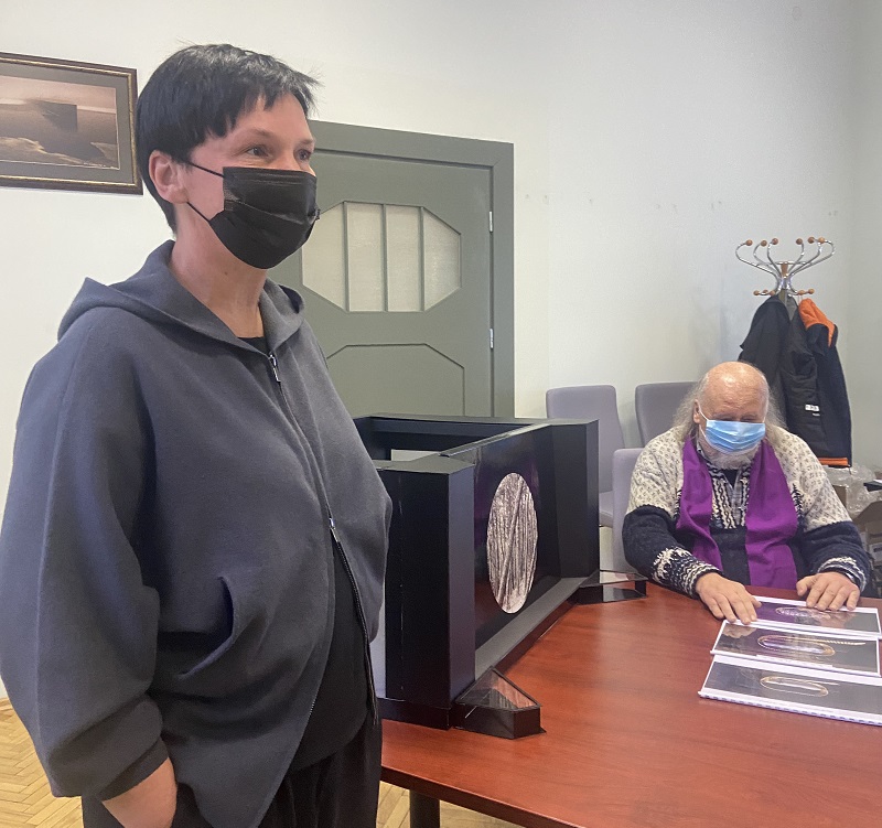 Scenografė Birutė Ukrinaitė ir režisierius Gytis Padegimas pristato operos „Undinė“ meninę koncepciją. Lauros Kuliešaitės nuotr.