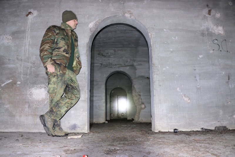 IDĖJA. Šaudmenų arsenalas po žeme. Jame svarstoma kaip atsvarą karo tematikai parodyti taikaus gyvenimo Kuršių nerijoje atspindžius. Deniso NIKITENKOS nuotr.