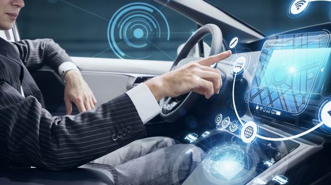 Technologijos automobilyje (Shutterstock nuotr.)