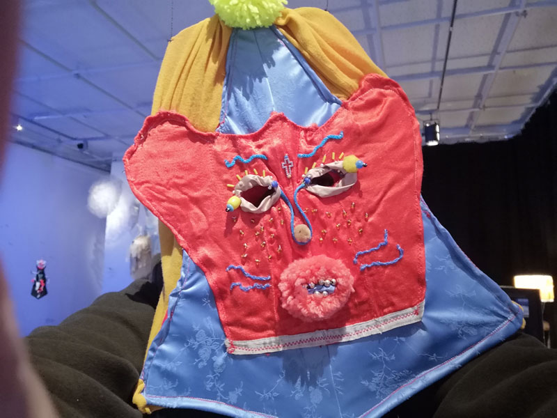 Yanos Bachynskos skulptūros-kaukės.