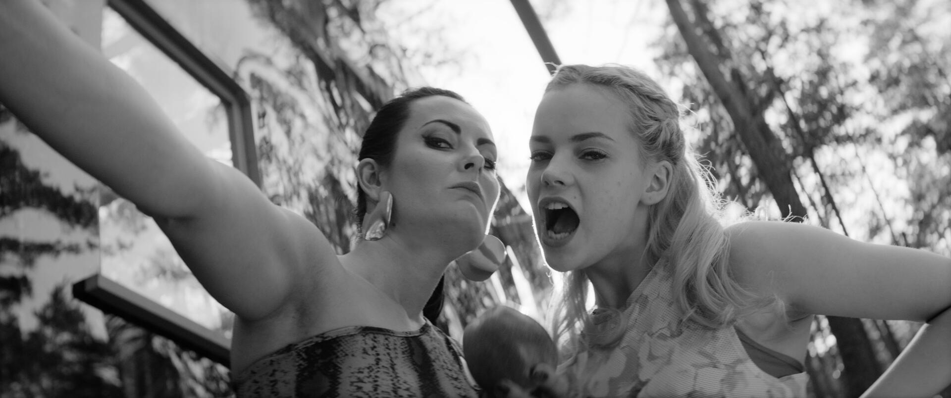 „Veidrodėli veidrodėli“