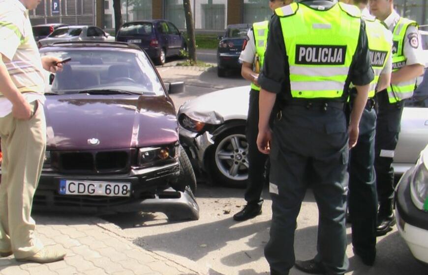 Klaipėdoje - jaunuolio su kabrioletu, bet be teisių avarija