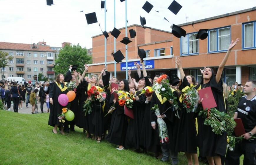 KU studentams - diplomų gavimo metas