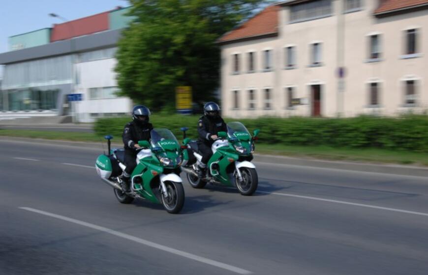 Klaipėdos kelių policininkai mokosi valdyti motociklus