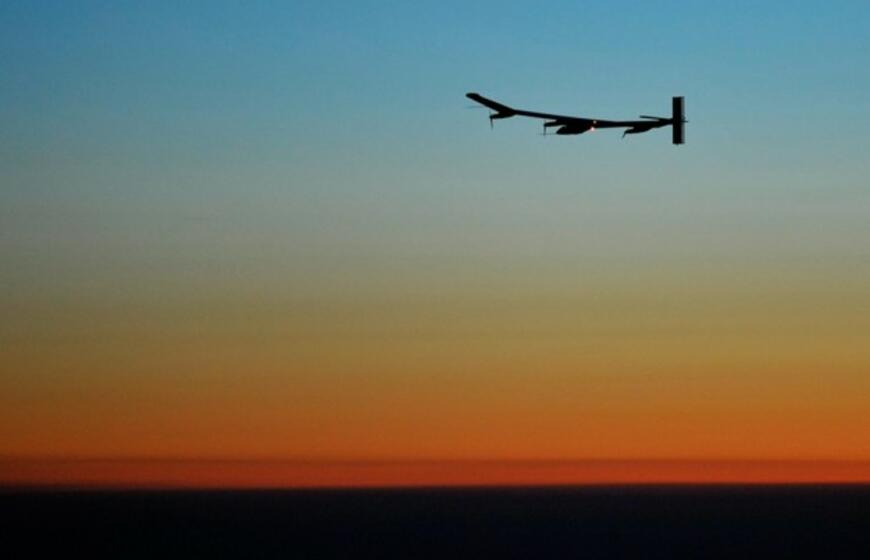 Saulės baterijų varomo lėktuvo bandomasis skrydis