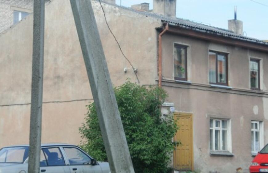 Naminės degtinės prekybos "taškas" Pušyno skersgatvyje