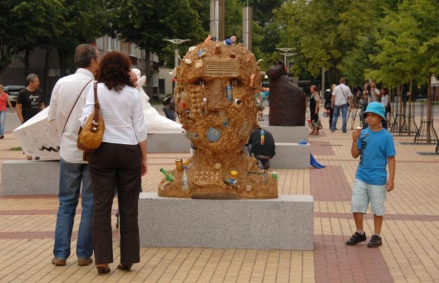 M. Mažvydo alėjoje dešimties skulptūrų pavidalu išryškėjo projektas "Balta alėja"