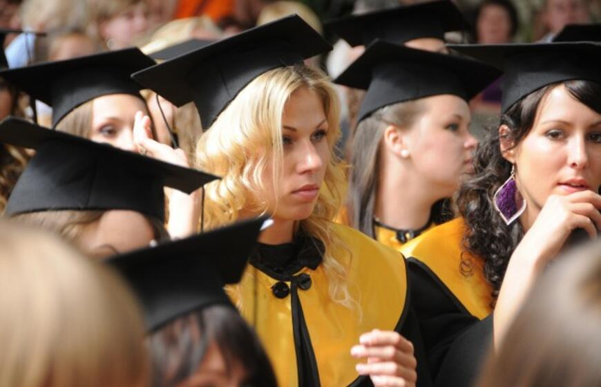 Klaipėdos valstybinės kolegijos absolventams įteikti diplomai