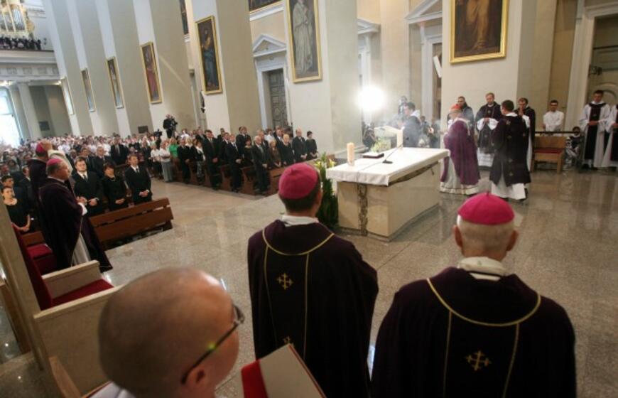 Arkikatedroje meldžiamasi už Algirdo Brazausko vėlę