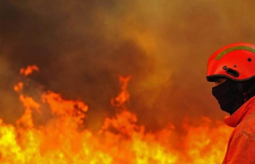 Portugalijos ugniagesiai kovoja su miškų gaisrais