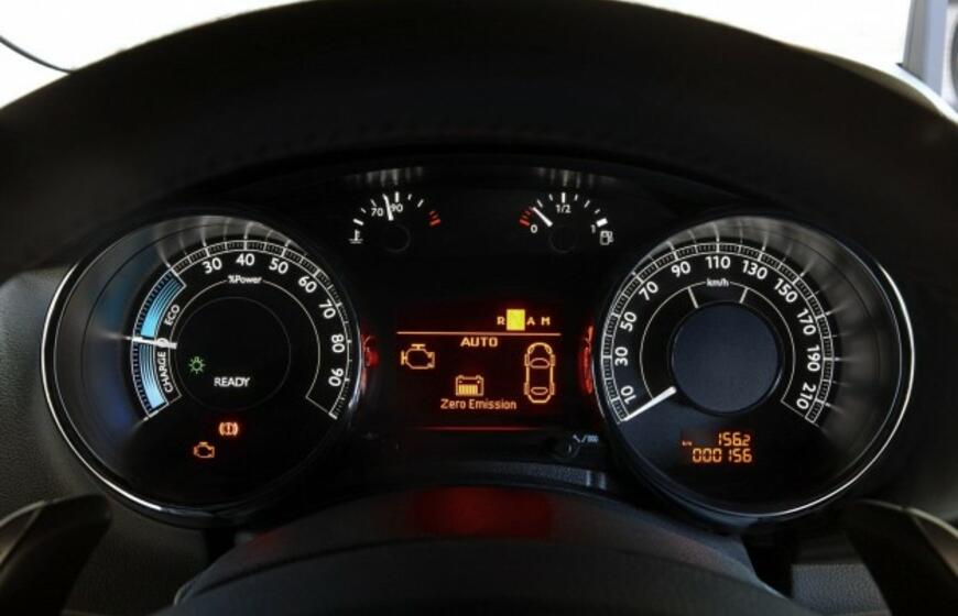 "Peugeot 3008 HYbrid4" - pirmasis pasaulyje dyzelinis "hibridas"