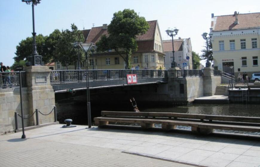 Nuo Biržos tilto į upę nušoko vyras