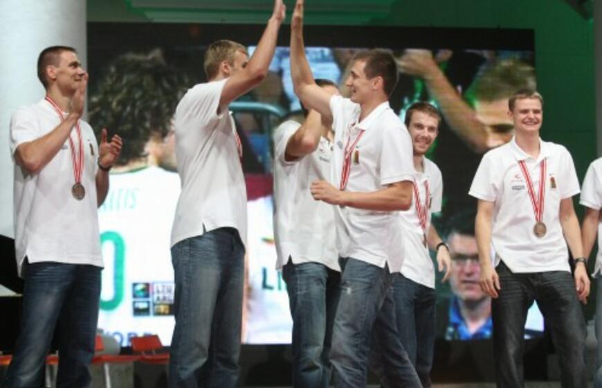 Lietuva pasitiko savo didvyrius - bronzą iškovojusią rinktinę