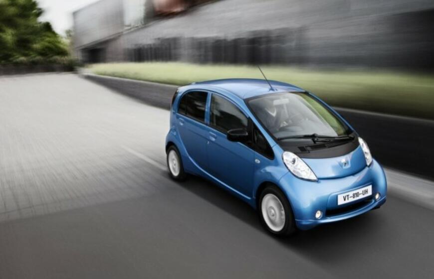 "Peugeot" pristato elektra varomą "iOn" modelį